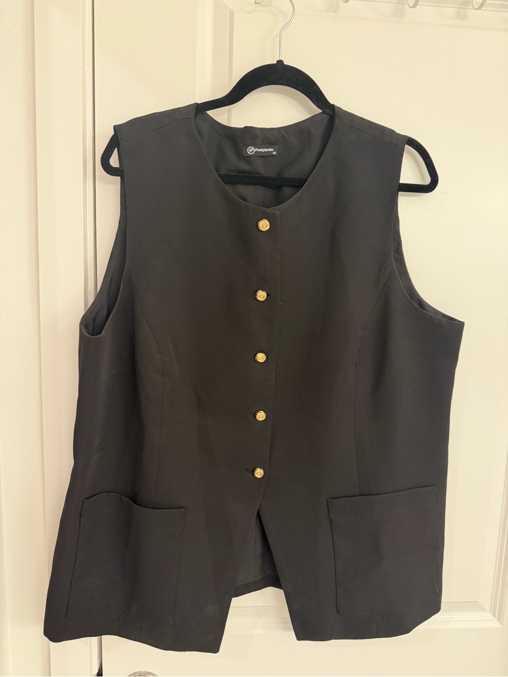 Black Sleeveless Button-Front Vest top